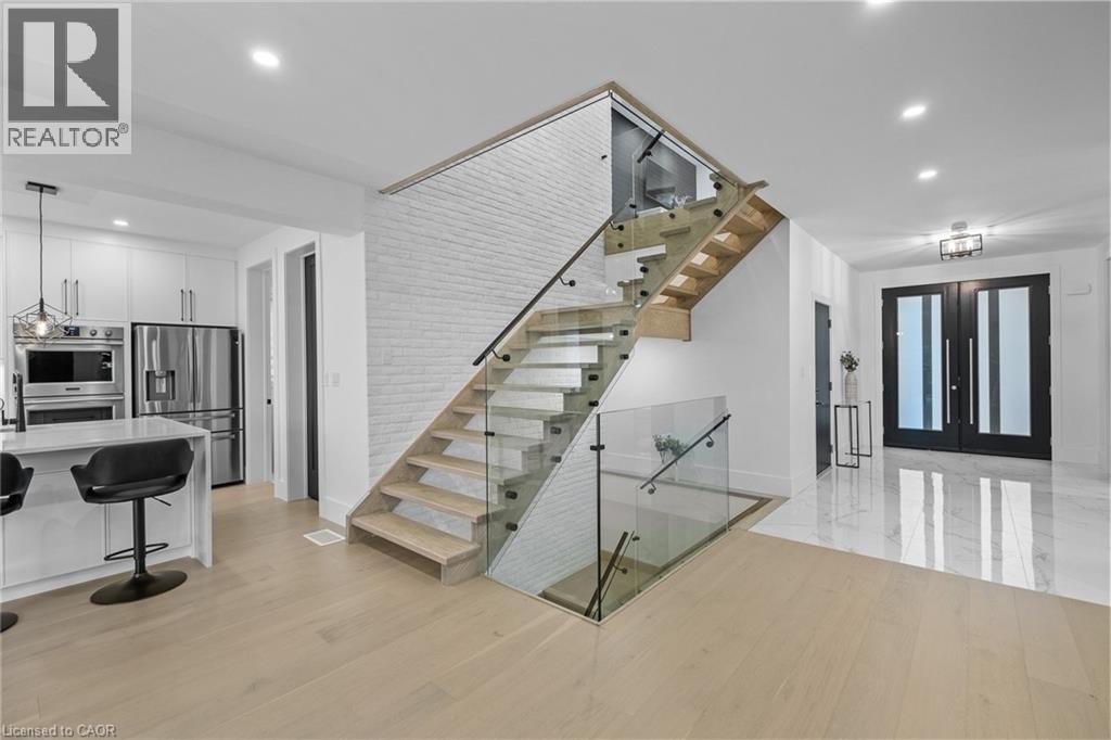 1207 QUEEN Street N thumbnail 6