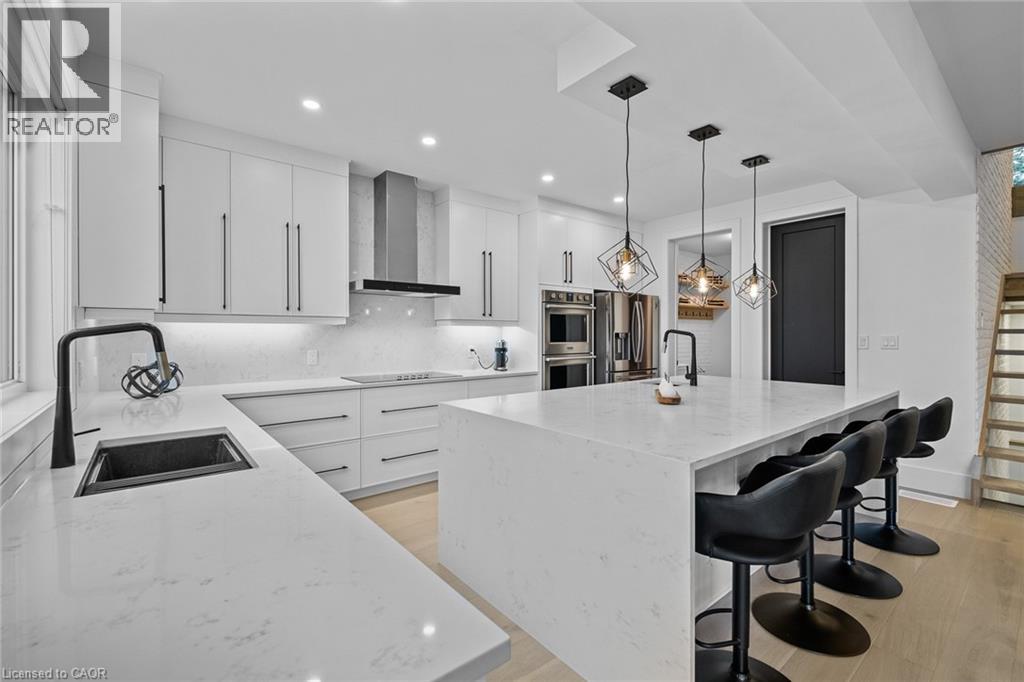 1207 QUEEN Street N thumbnail 9