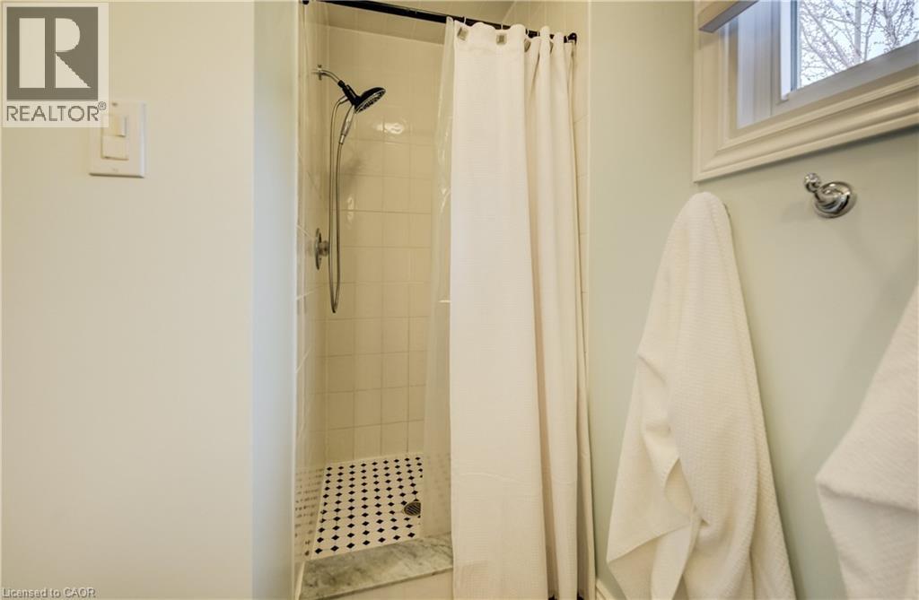 150 BAYNE Crescent thumbnail 18