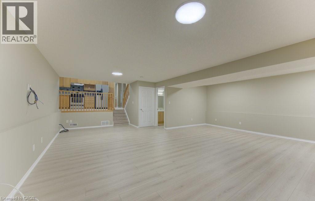 431 LAUSANNE Crescent thumbnail 19