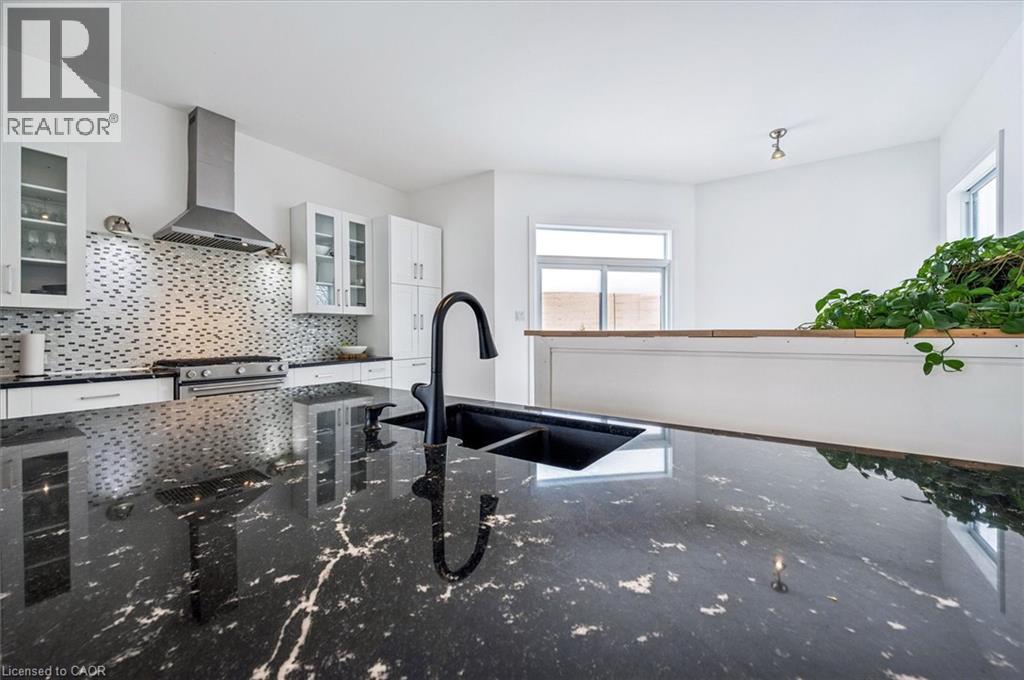 149 WOOLWICH Street thumbnail 14