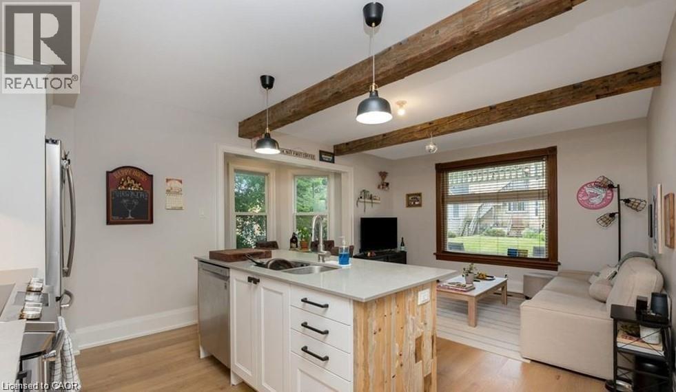 14 YOUNG Street W thumbnail 4