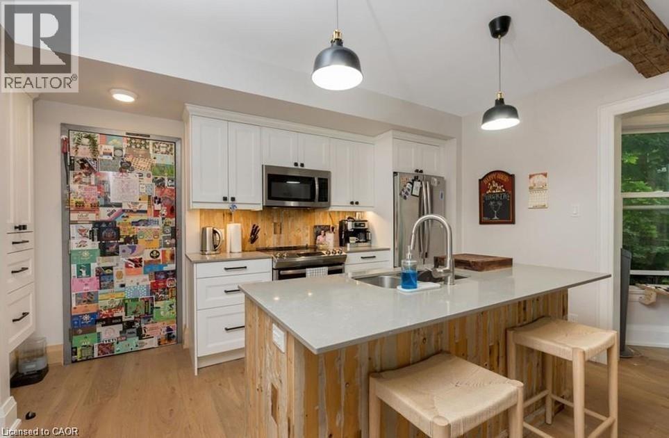 14 YOUNG Street W thumbnail 5