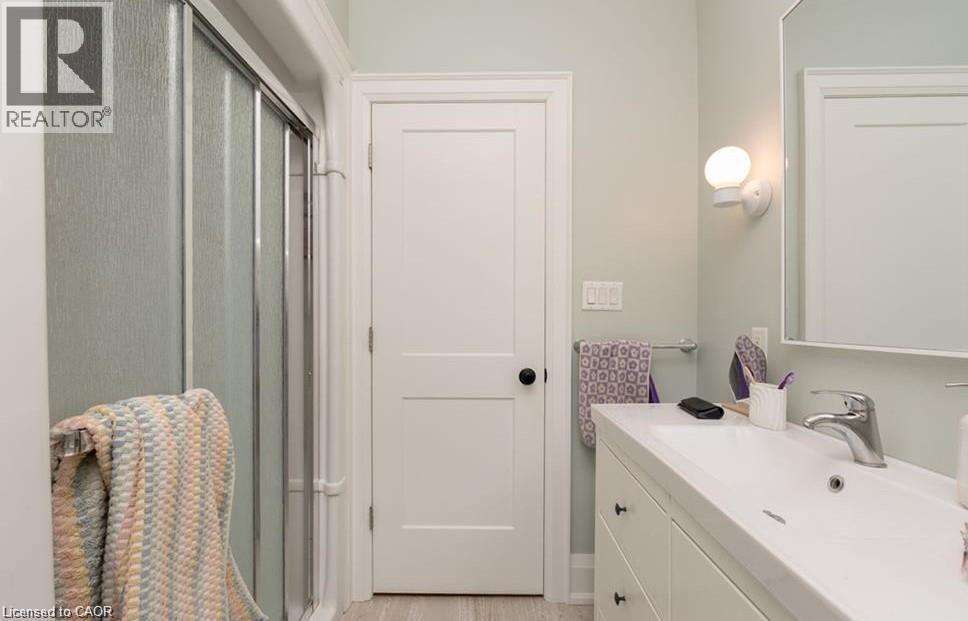 14 YOUNG Street W thumbnail 10