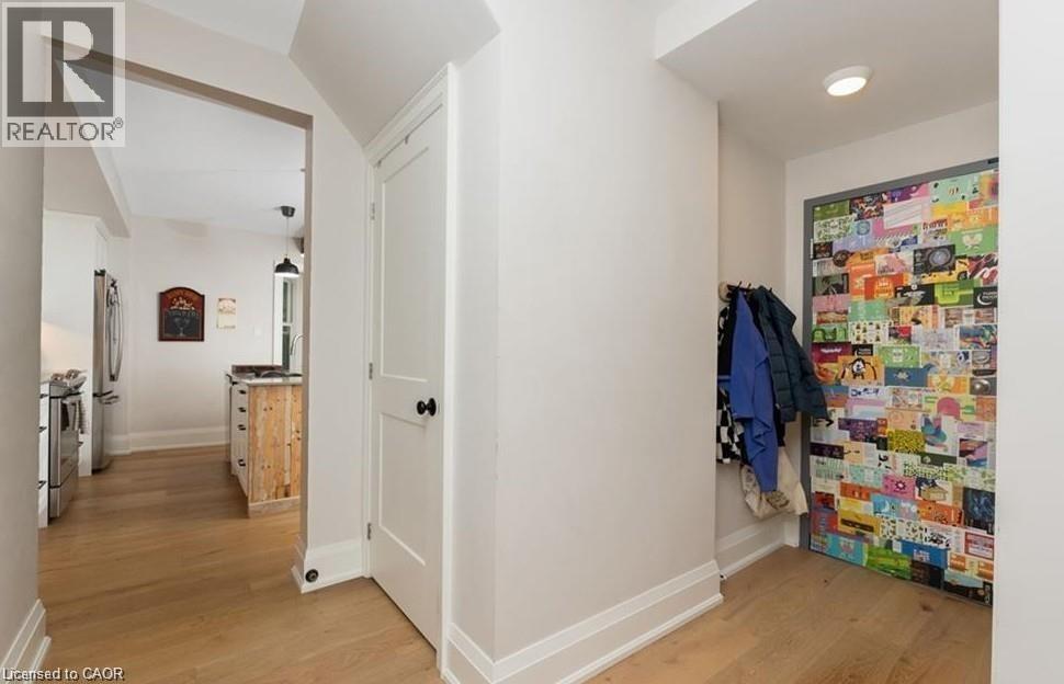 14 YOUNG Street W thumbnail 11