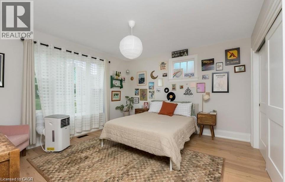 14 YOUNG Street W thumbnail 7