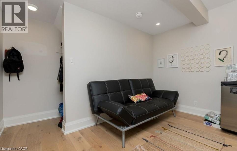 14 YOUNG Street W thumbnail 13