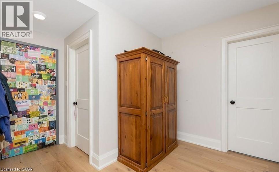 14 YOUNG Street W thumbnail 12