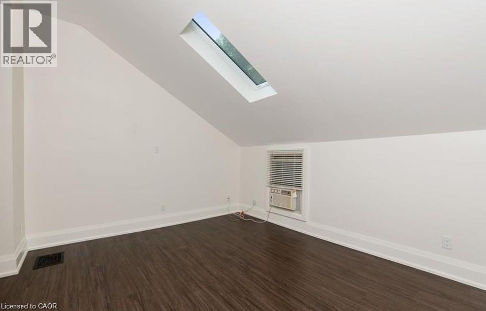 14 YOUNG Street W thumbnail 19