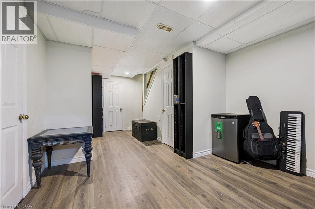 37 EDGEMERE Drive thumbnail 31