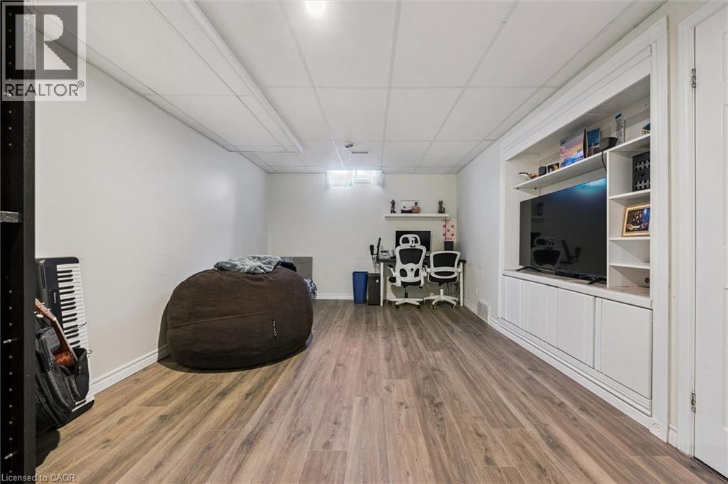 37 EDGEMERE Drive thumbnail 32