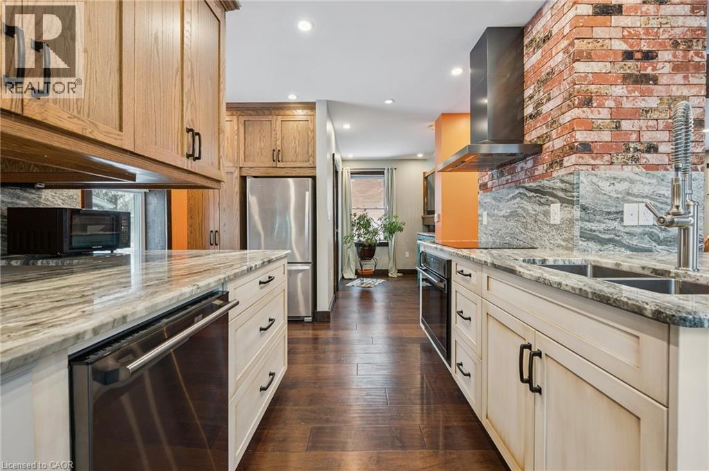 838 MOORE Street thumbnail 13