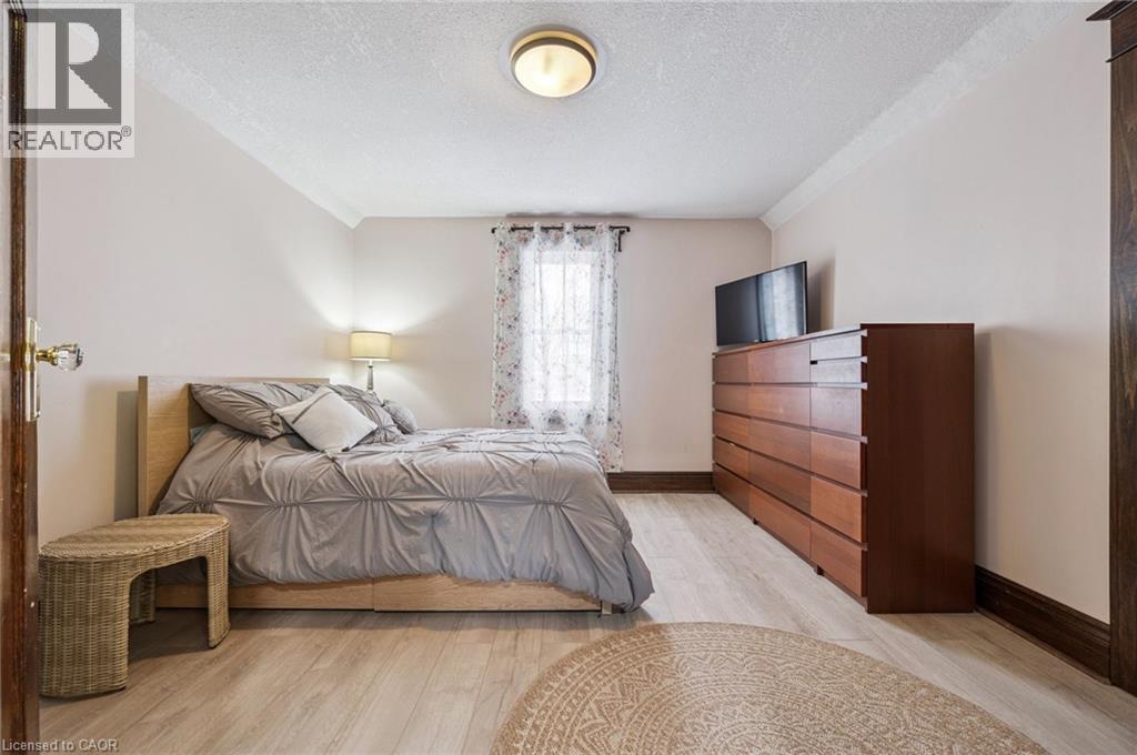 838 MOORE Street thumbnail 18