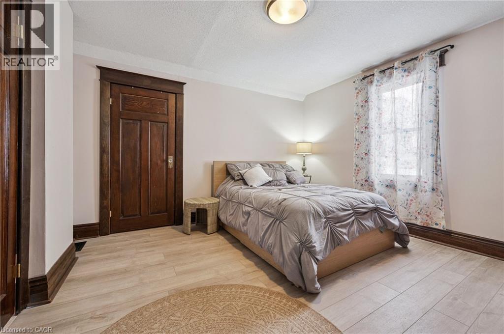 838 MOORE Street thumbnail 19