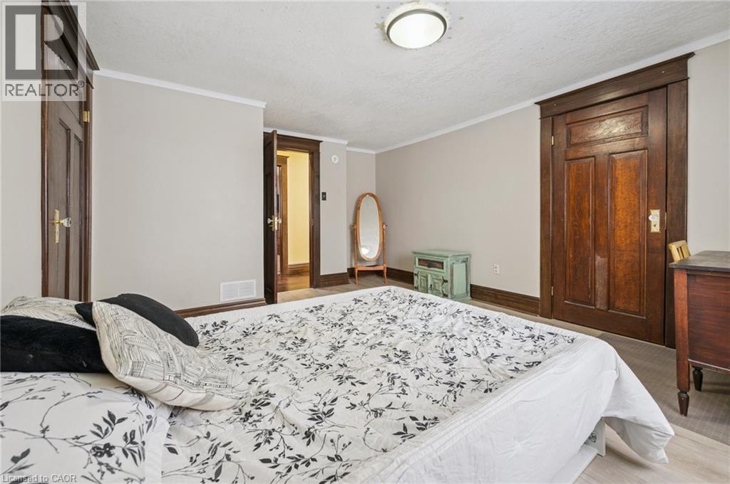 838 MOORE Street thumbnail 23