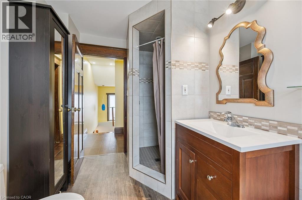 838 MOORE Street thumbnail 25