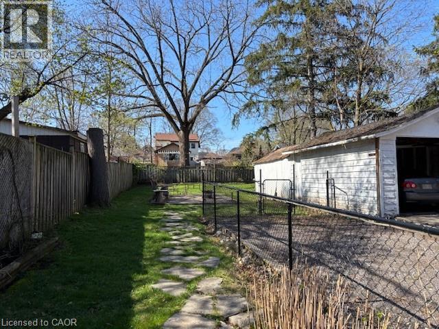 838 MOORE Street thumbnail 32