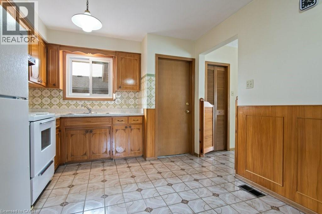 103 QUEENSTON Drive thumbnail 16