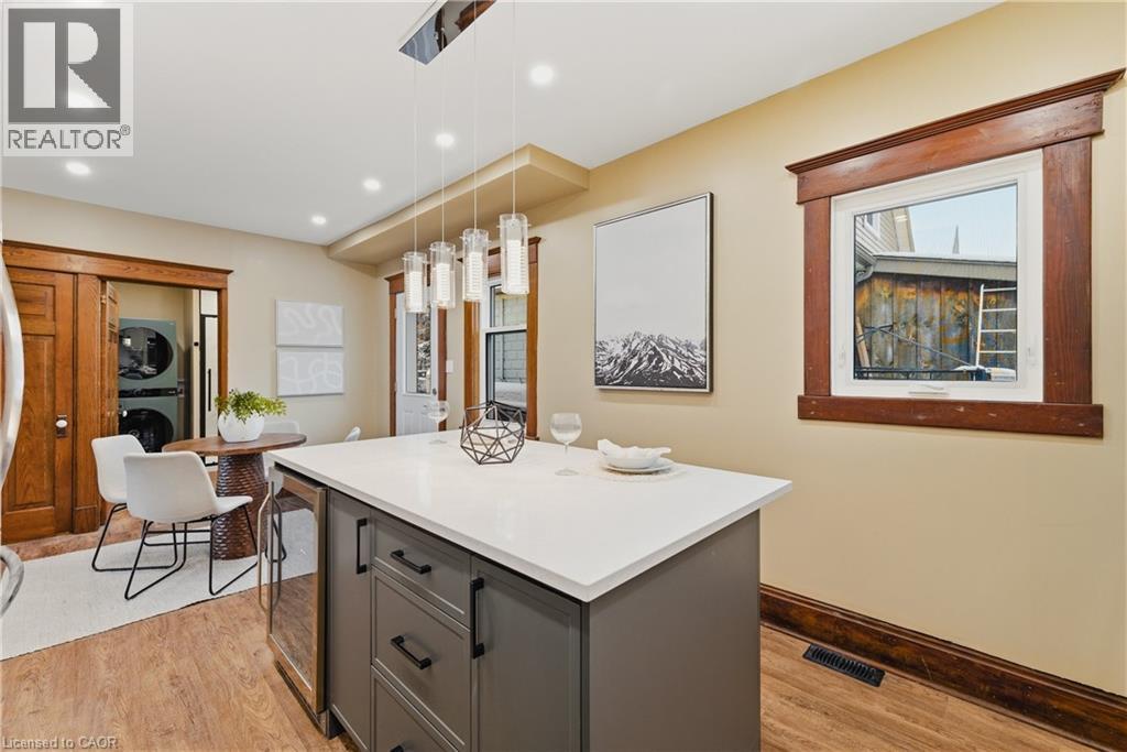 999 VINE Street thumbnail 16