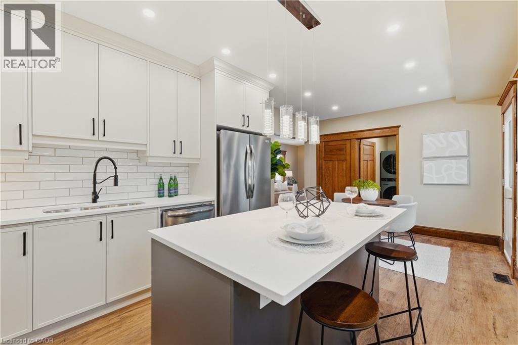 999 VINE Street thumbnail 17