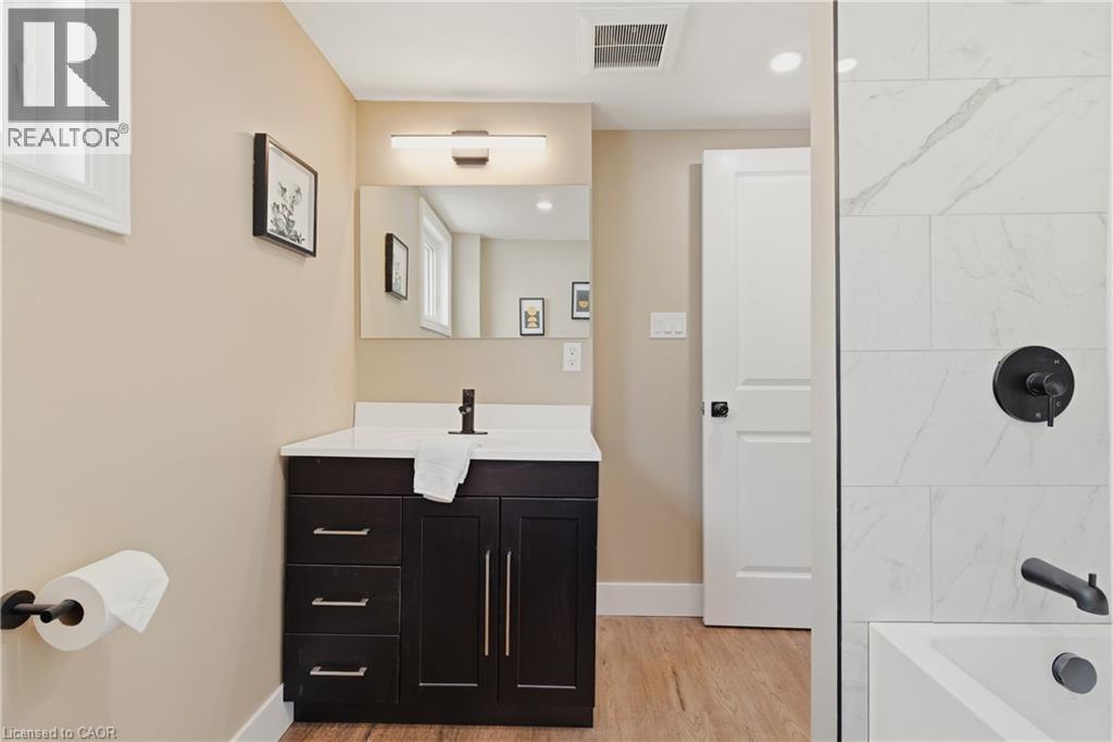 999 VINE Street thumbnail 33