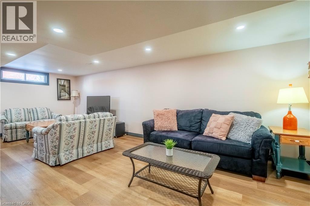 1034 WINTERHALT Avenue thumbnail 24