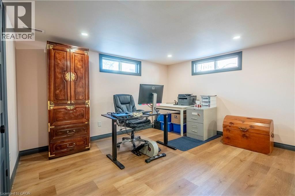 1034 WINTERHALT Avenue thumbnail 31