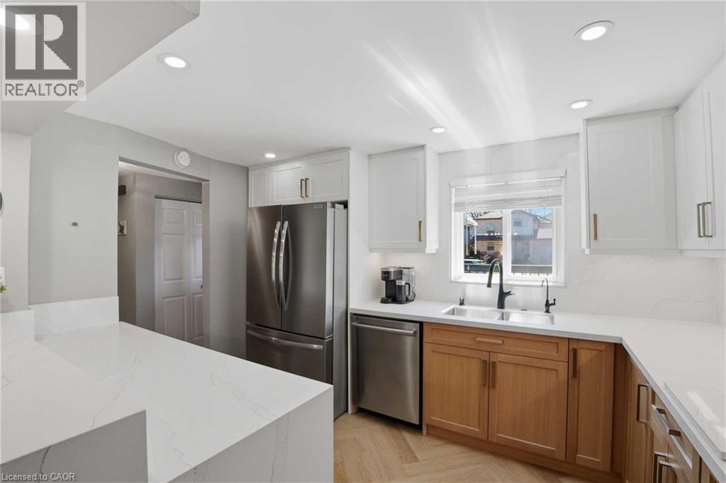 102 IRONSTONE Drive thumbnail 11