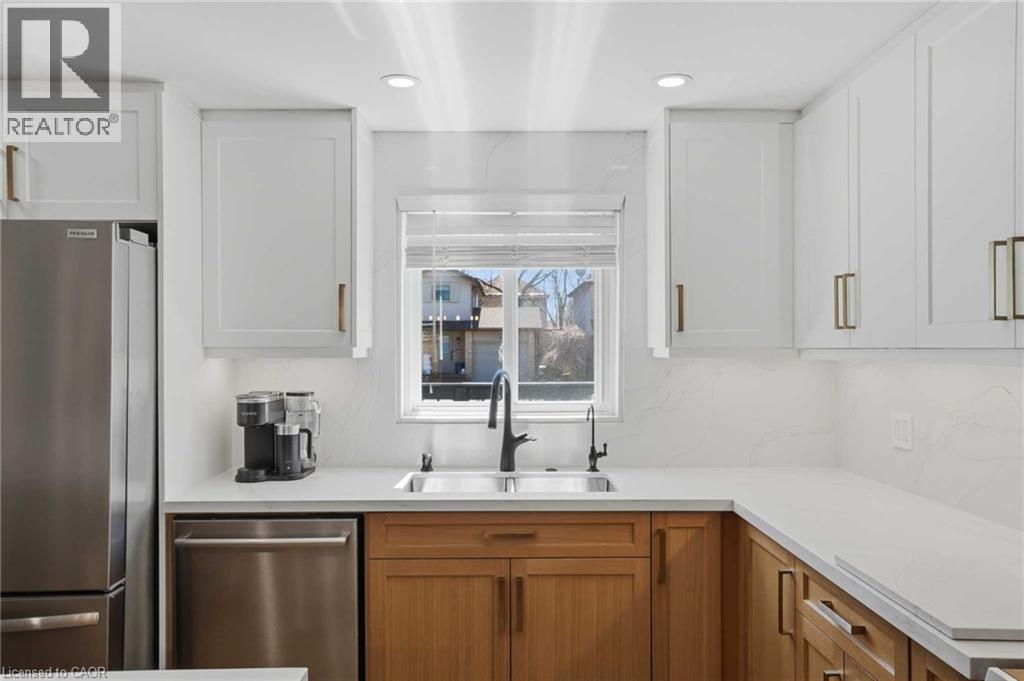 102 IRONSTONE Drive thumbnail 12