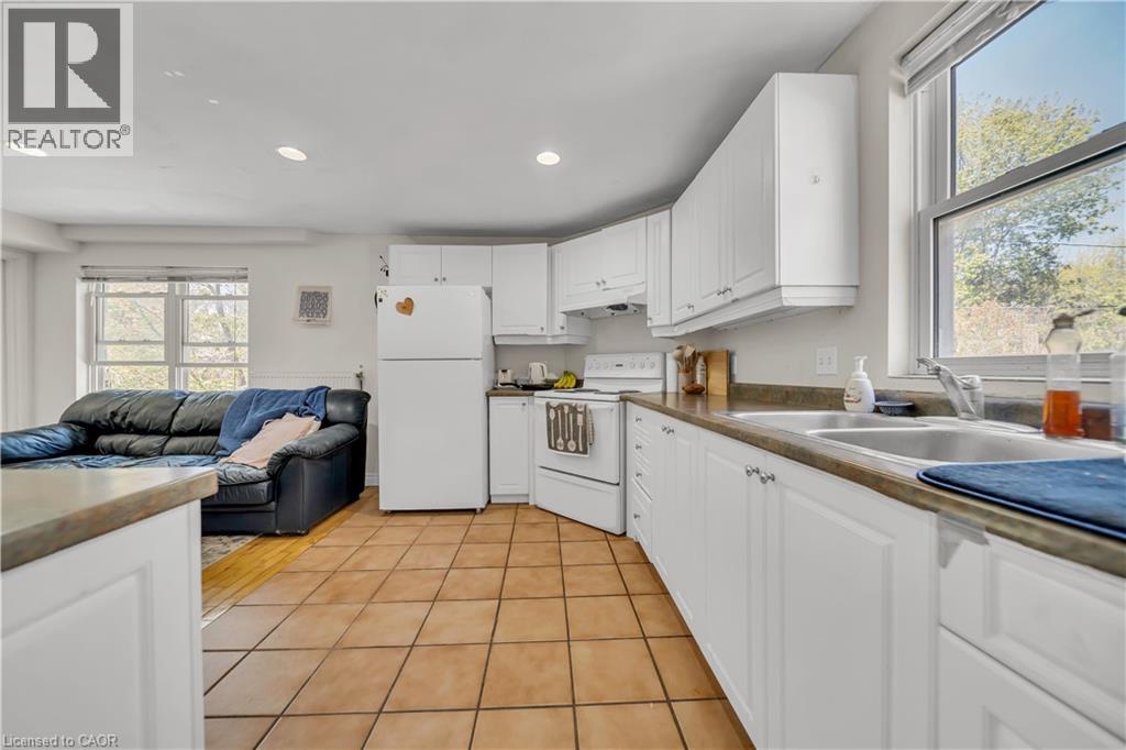 24 COLUMBIA Street W thumbnail 13