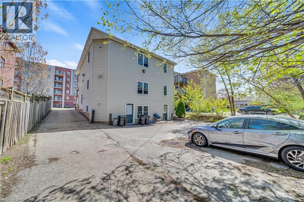 24 COLUMBIA Street W thumbnail 3