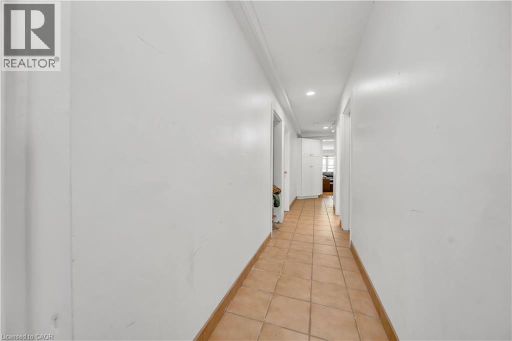 24 COLUMBIA Street W thumbnail 4