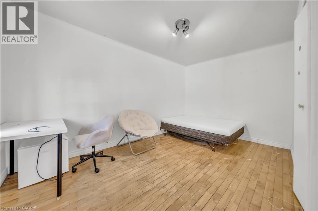 24 COLUMBIA Street W thumbnail 5