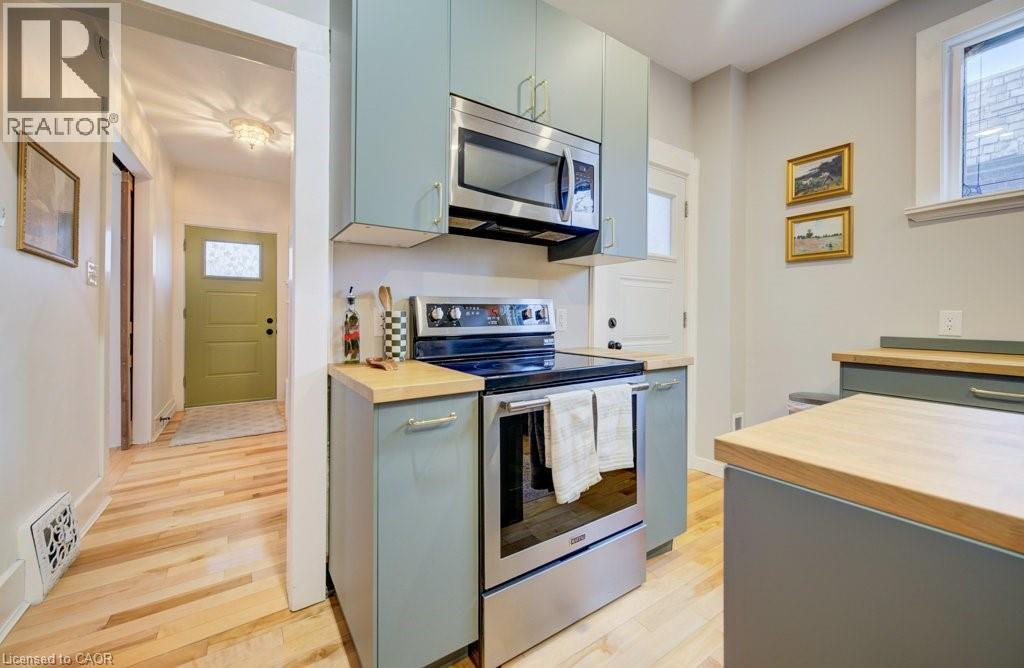 8 SPRING Street E thumbnail 23