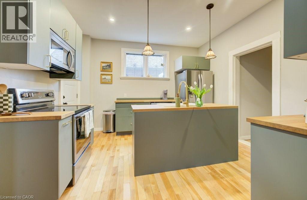 8 SPRING Street E thumbnail 16