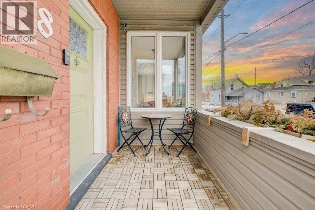 8 SPRING Street E thumbnail 4