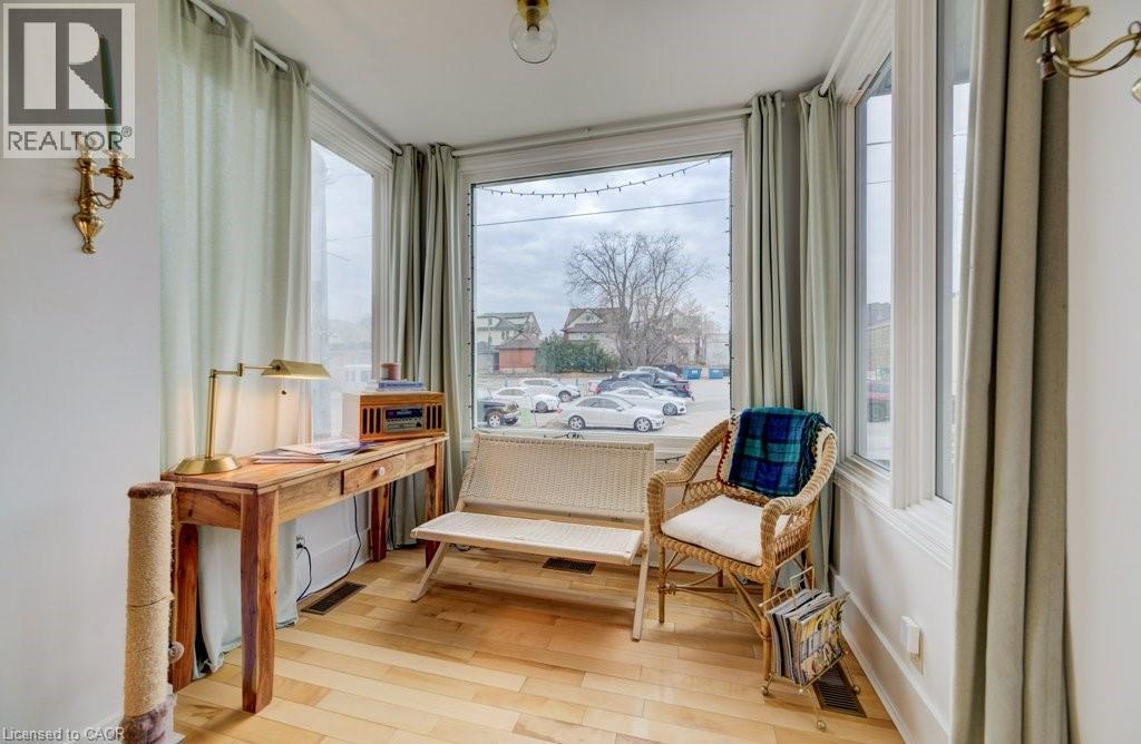 8 SPRING Street E thumbnail 9