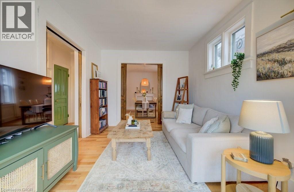 8 SPRING Street E thumbnail 10