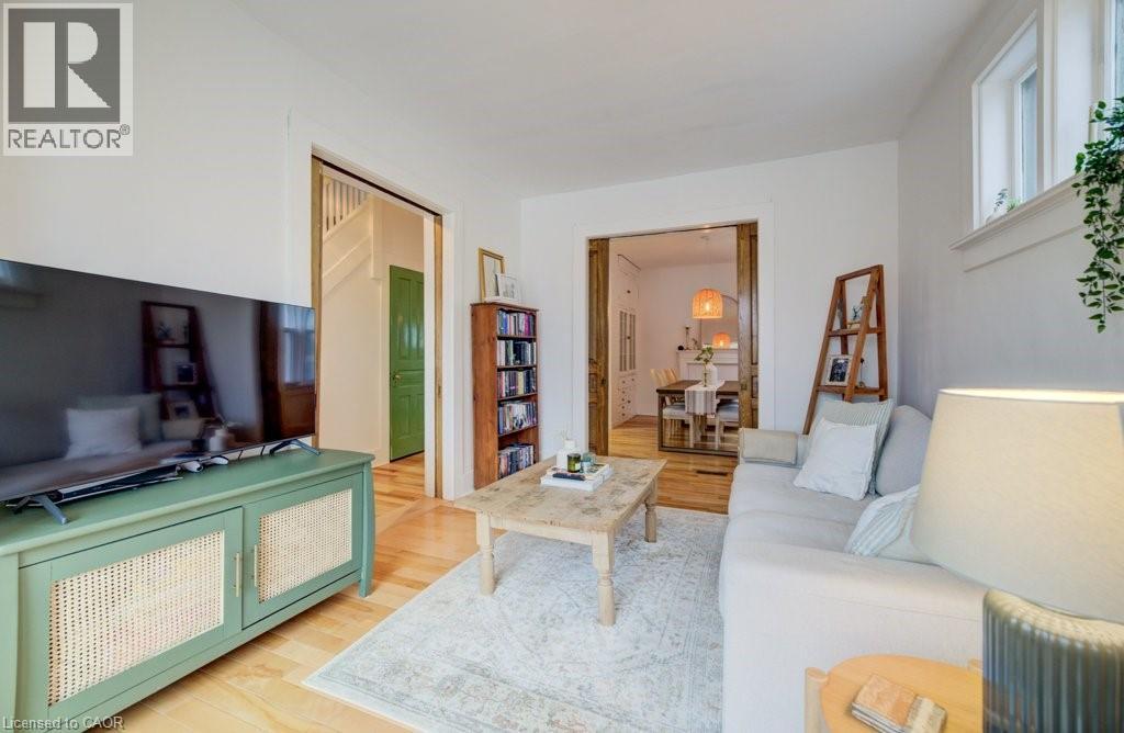 8 SPRING Street E thumbnail 11