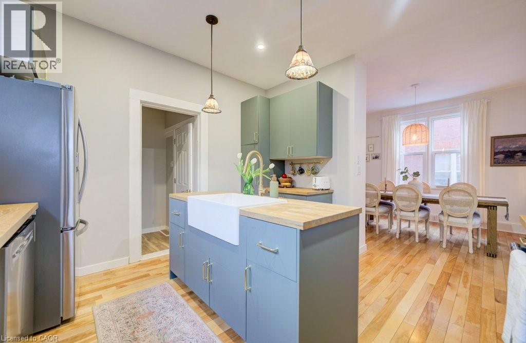 8 SPRING Street E thumbnail 19