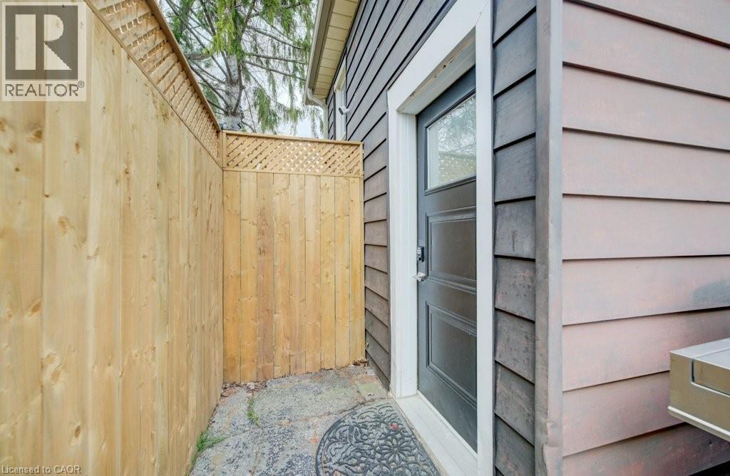 8 SPRING Street E thumbnail 33