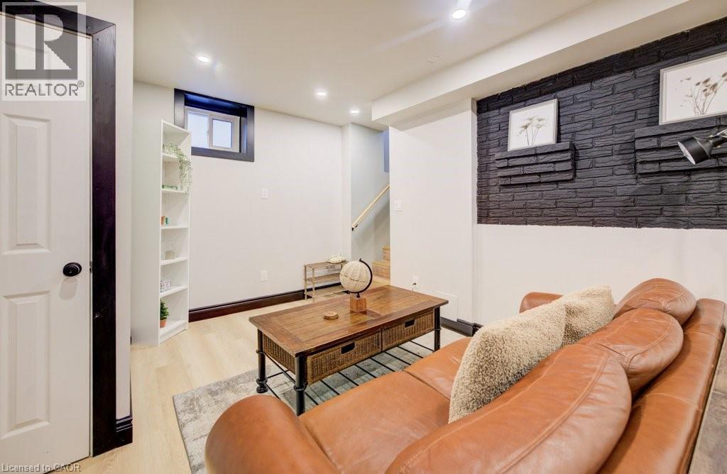 8 SPRING Street E thumbnail 39