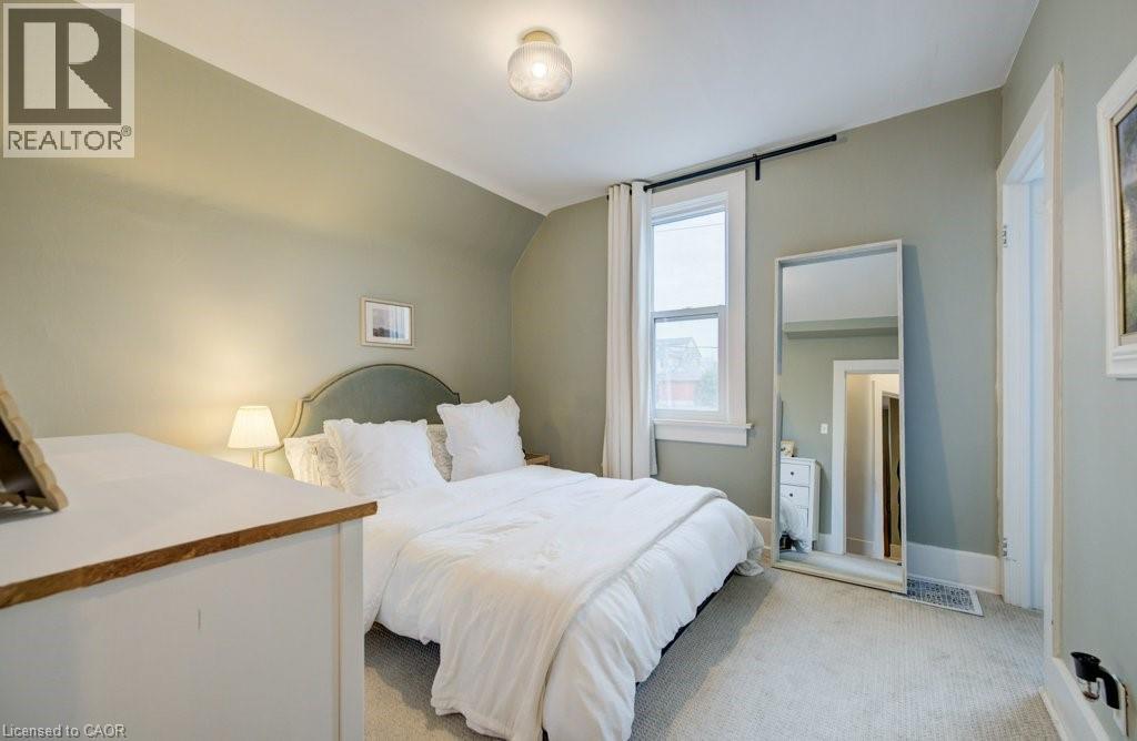 8 SPRING Street E thumbnail 24