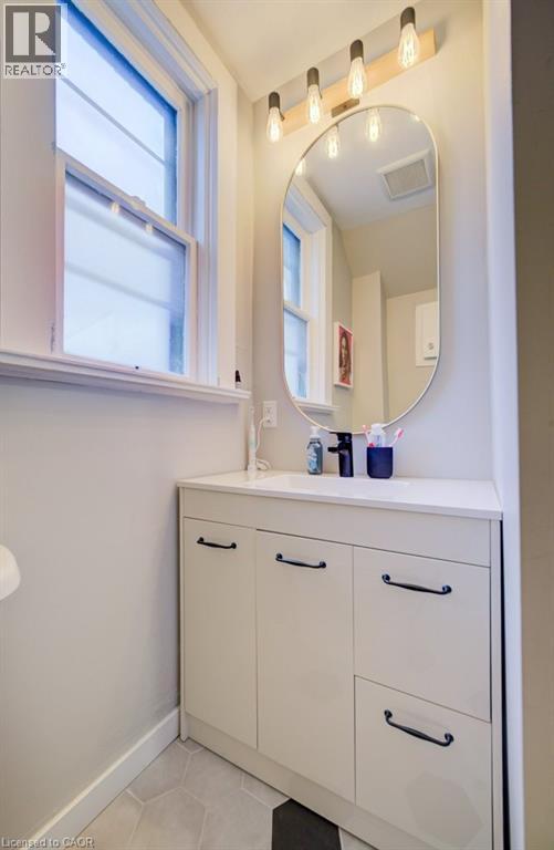 8 SPRING Street E thumbnail 30