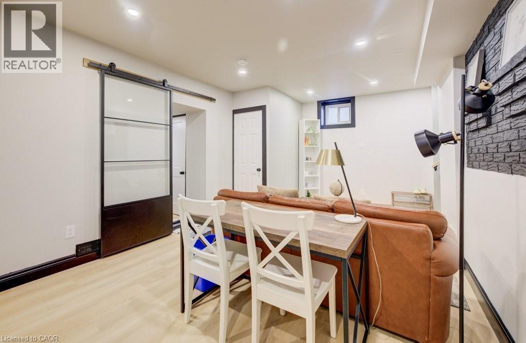 8 SPRING Street E thumbnail 38