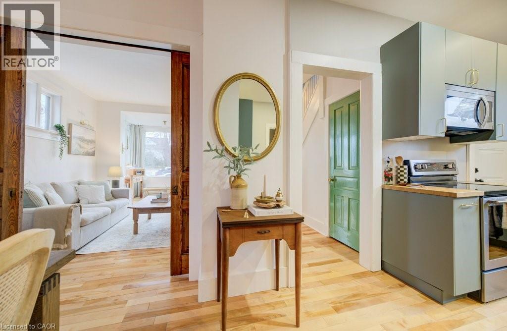 8 SPRING Street E thumbnail 15