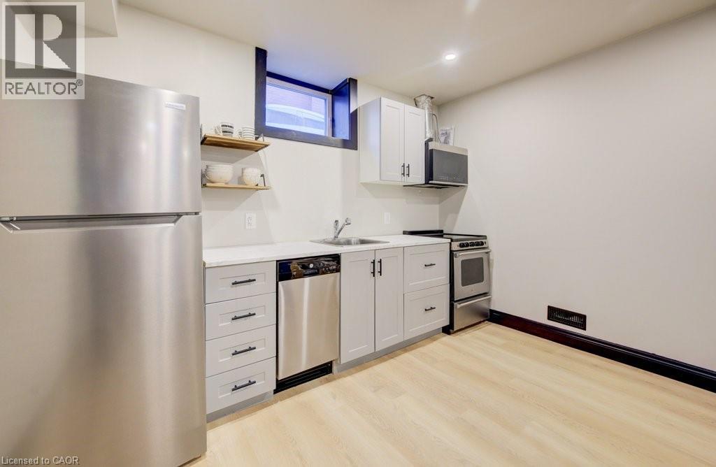 8 SPRING Street E thumbnail 37