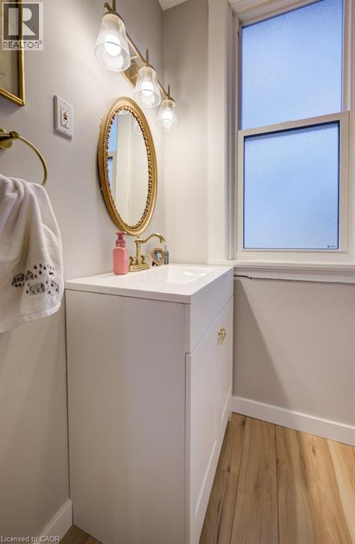 8 SPRING Street E thumbnail 22