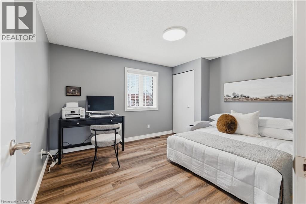 143 ST JEROME Crescent thumbnail 30