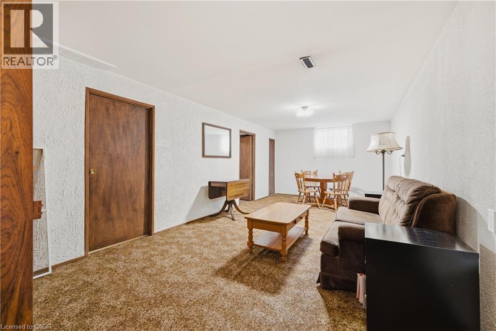 143 ST JEROME Crescent thumbnail 32